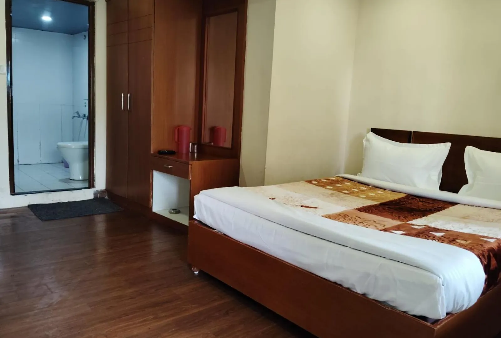 Hotel Hazrath Inn Munnar